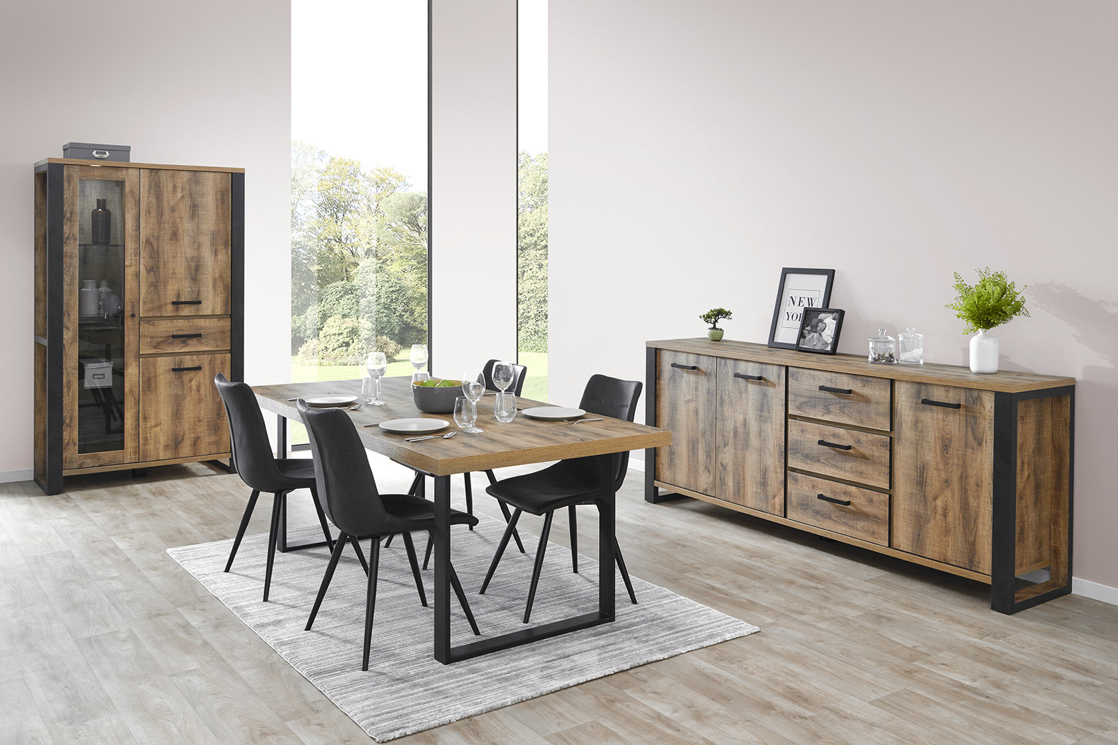 Table haute de style industriel, en bois de manguier et structure en metal  noir, modèle pliable