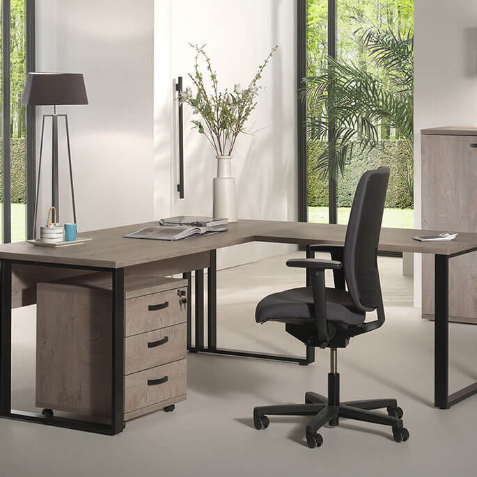 Bureau d'angle contemporain pieds en metal chene clair othello